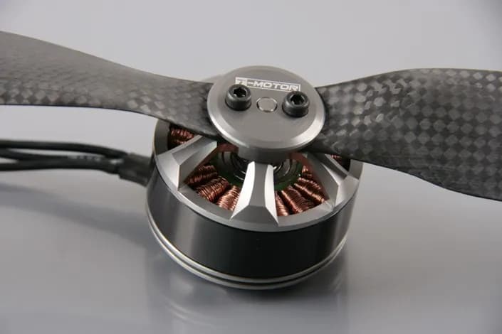 T Motor Navigator MN3110 700KV - Gallery Image 1