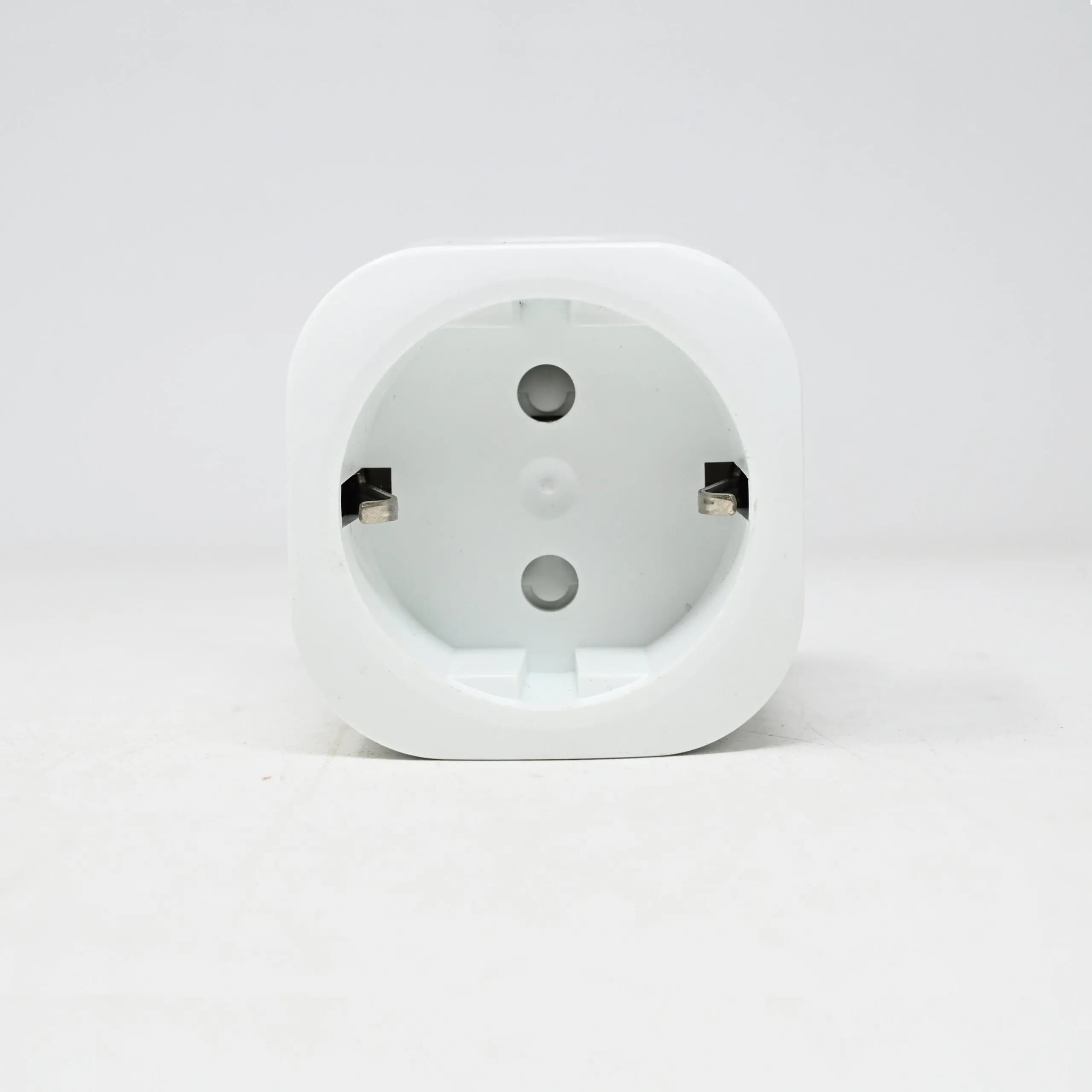 PZIOT-E03 smart plug - Gallery Image 2